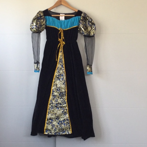 Princess dress up - Picture 1 of 4